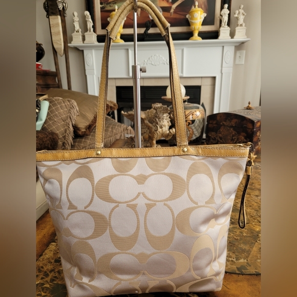 Coach Poppy Tote Bag - Picture 2 of 10